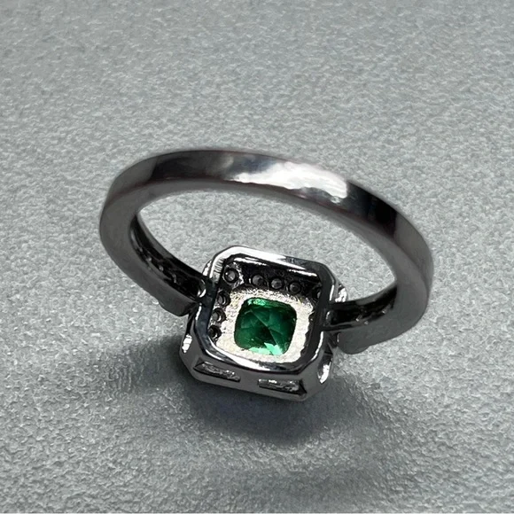 Emerald Ring - Picture 7 of 7